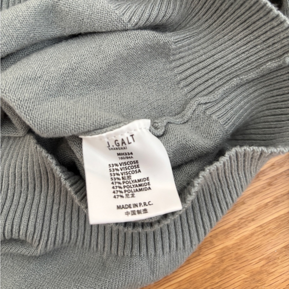 Brandy Melville/ John Galt Cropped Sweater - Picture 3 of 3